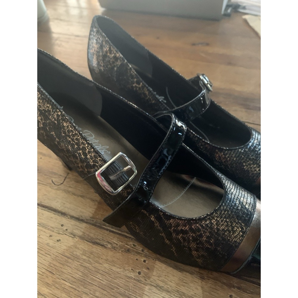 Rose Petals By Walking Cradles Women's Buckle Heels 7.5‎ Narrow Black Gold